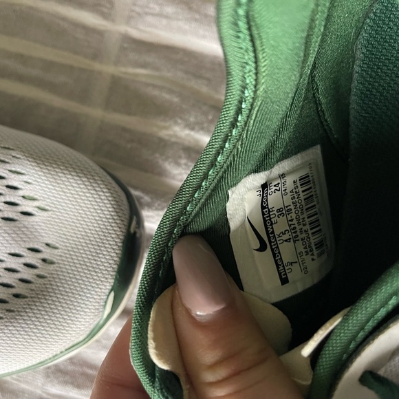 White & Green Nike Trainers - Picture 4 of 6